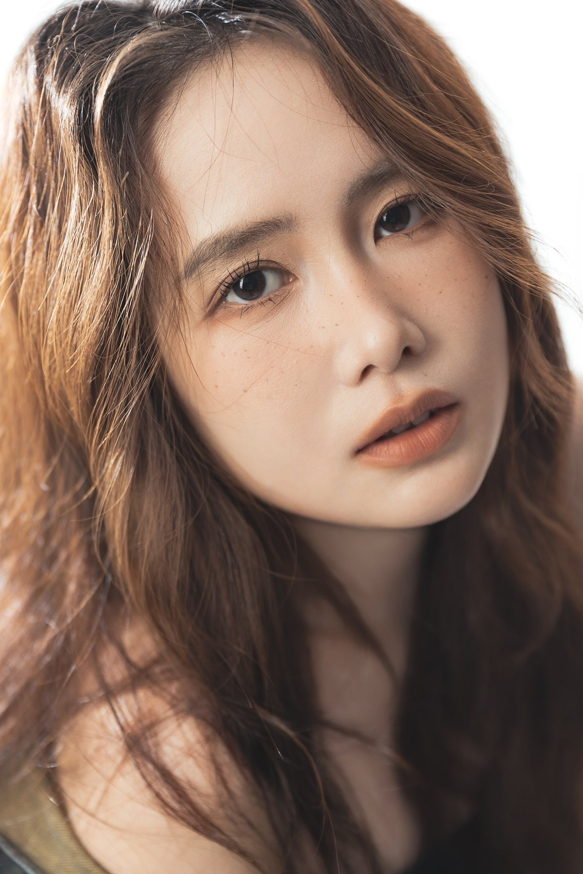 Mai Quỳnh Anh xuất phát là nữ diễn viên trẻ được yêu thích qua các series phim hài, phim học đường trên YouTube.