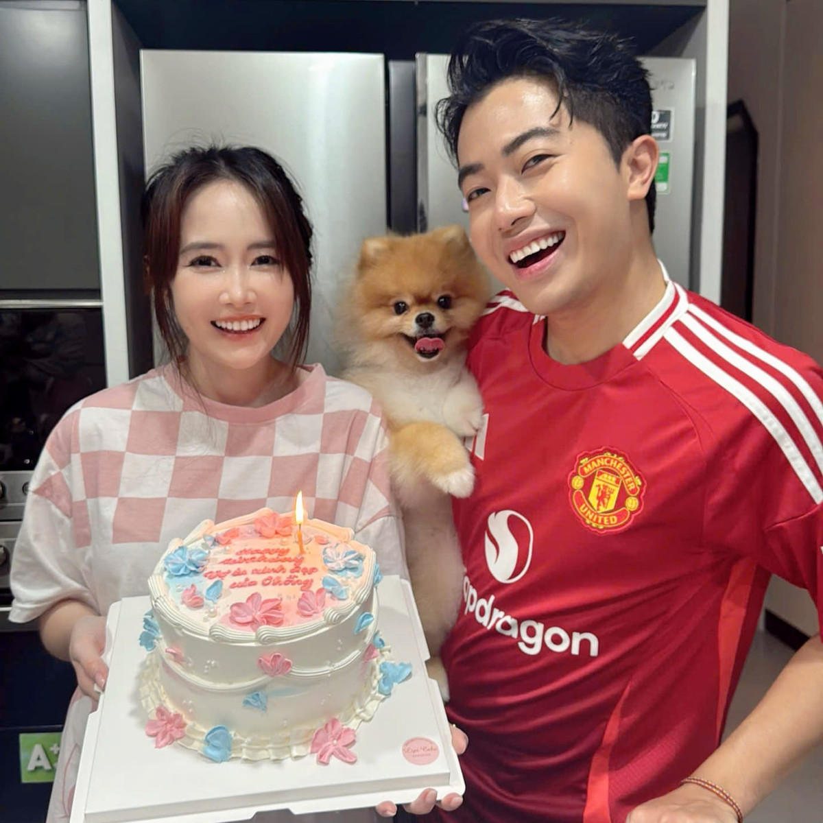 Mối tình chị - em của cô nàng với nam streamer đình đám Cris Phan khiến nhiều người ngưỡng mộ.