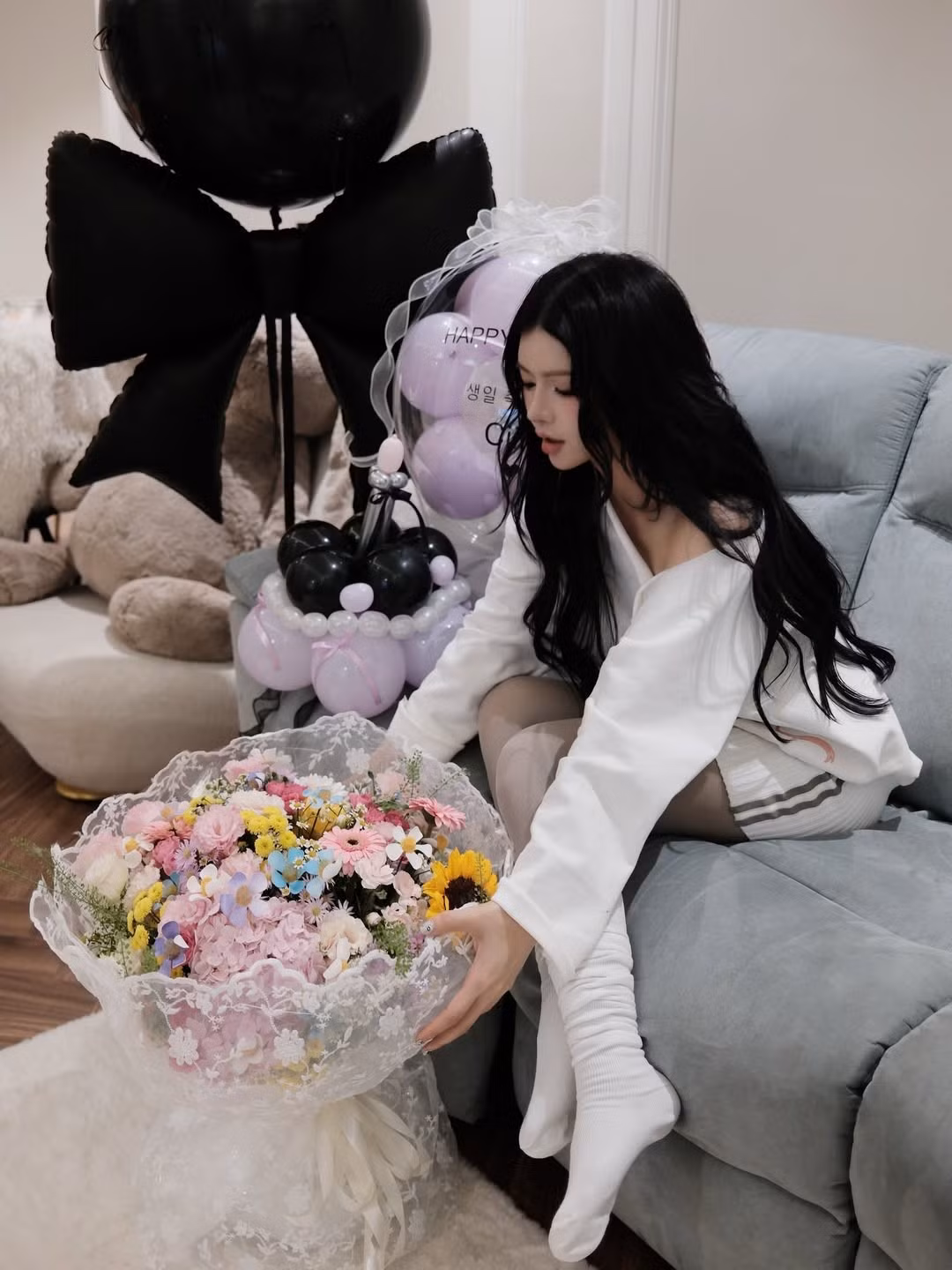 Sau nhiều năm nỗ lực làm việc, Ciin hiện tại sở hữu khối tài sản đáng ngưỡng mộ như ô tô hạng sang có giá trị tiền tỷ.(Ảnh: IGNV)