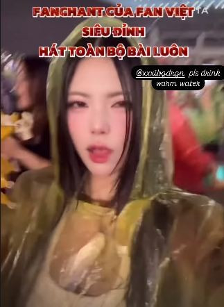 Mai Dora vẫn giữ được lối trang điểm kỹ càng, nhấn vào đôi mắt to tròn và đôi môi đầy đặn, giúp cô nổi bật giữa đám đông. Cô nàng Mai Dora tự tin selfie, khoe trọn "visual" không góc chết và thần thái chuyên nghiệp.