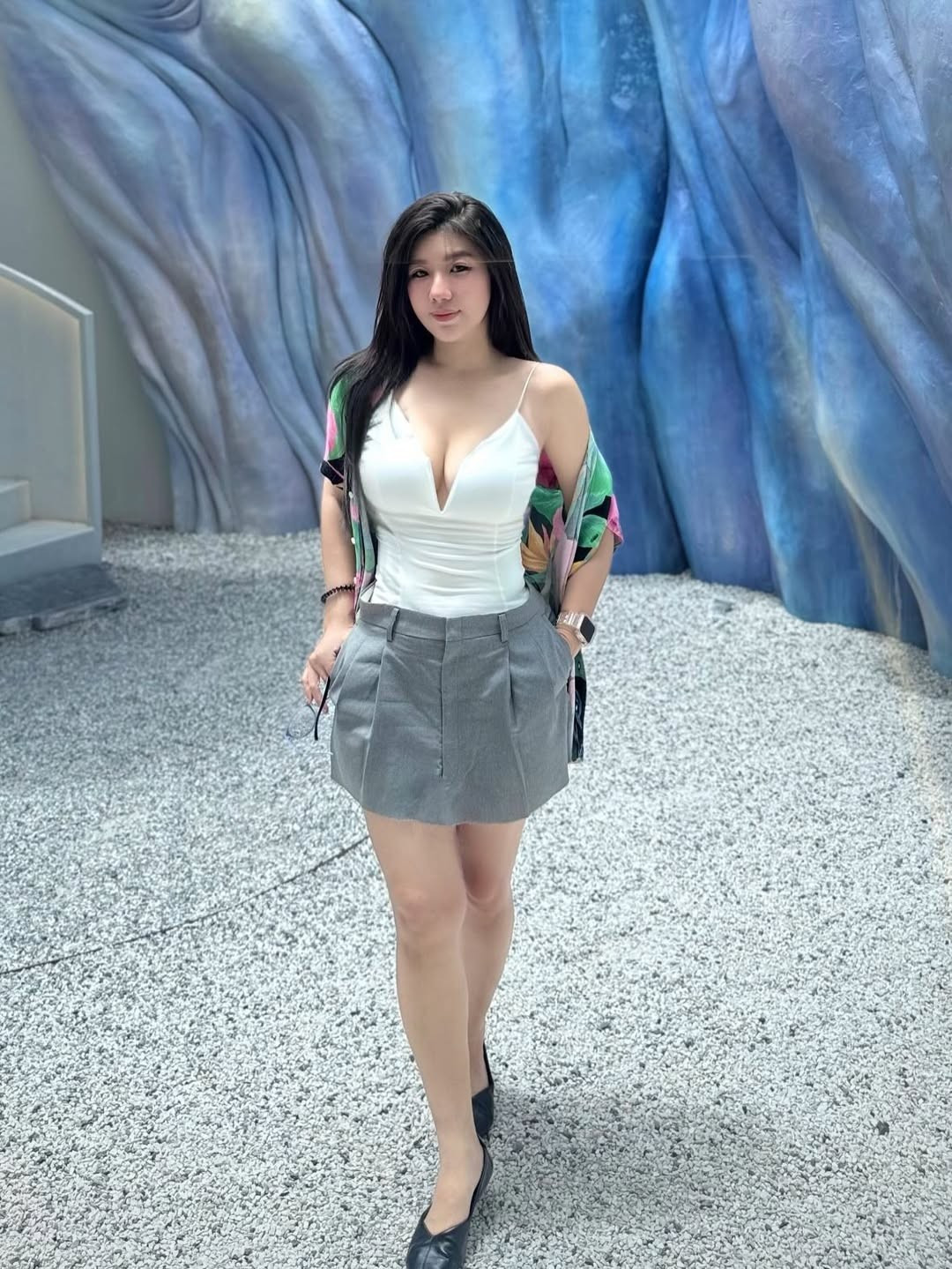 Cô nàng vẫn thường xuyên khoe những bức ảnh gợi cảm trong nhiều bối cảnh khác nhau, làm nên nét đặc trưng và giúp cô giữ vững vị thế là một trong những hot girl nổi bật nhất xứ sở Chùa Vàng. (Ảnh: IGNV)