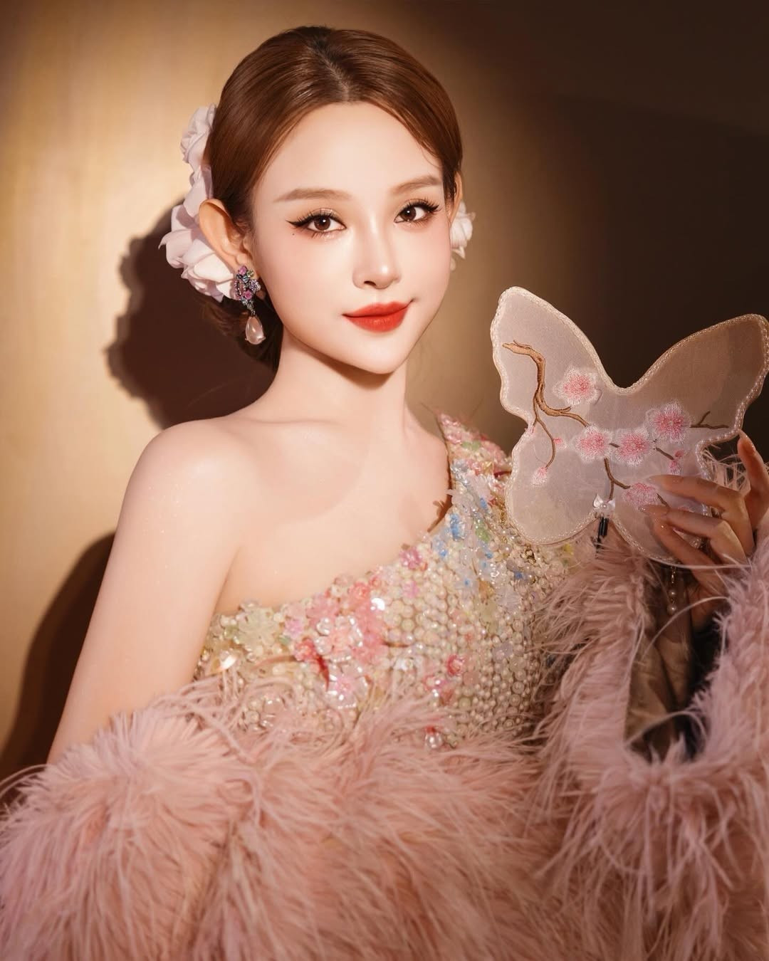 Là một trong những "chị đẹp" sở hữu phong thái sang chảnh bậc nhất V-biz, mỗi lần xuất hiện tại các sự kiện lớn, Huyền Baby đều thu hút trọn sự chú ý. (Ảnh: IGNV)