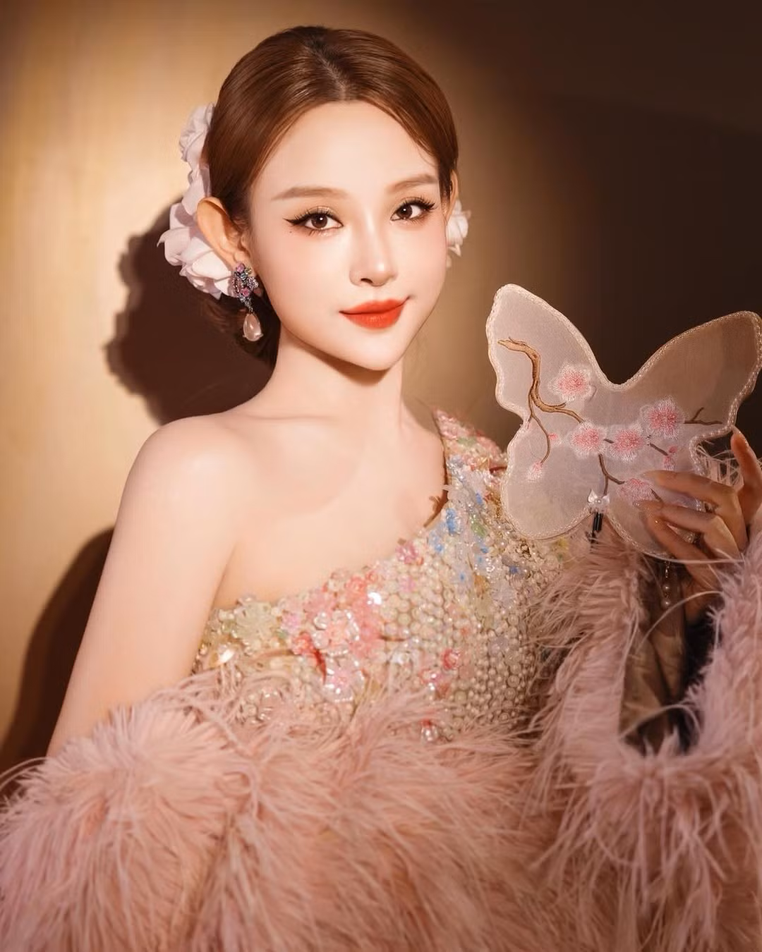 Là một trong những "chị đẹp" sở hữu phong thái sang chảnh bậc nhất V-biz, mỗi lần xuất hiện tại các sự kiện lớn, Huyền Baby đều thu hút trọn sự chú ý. (Ảnh: IGNV)