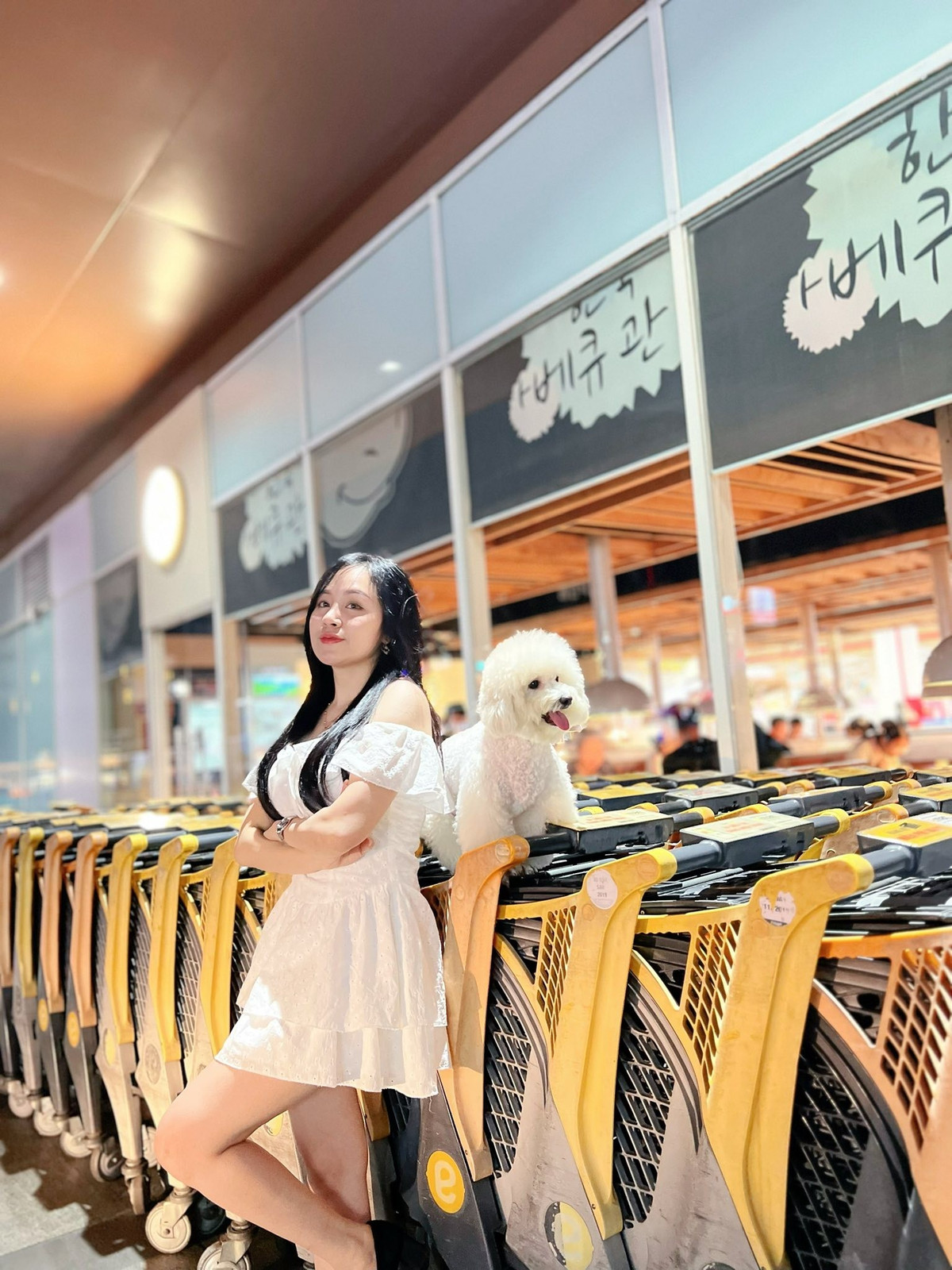 Thay vì phong cách gợi cảm gây sốc, Huyền Anh của hiện tại đã chuyển sang hình ảnh trưởng thành, chín chắn, nền nã và đằm thắm hơn. Cô thường xuyên xuất hiện với trang phục kín đáo, lịch sự. (Ảnh: IGNV)