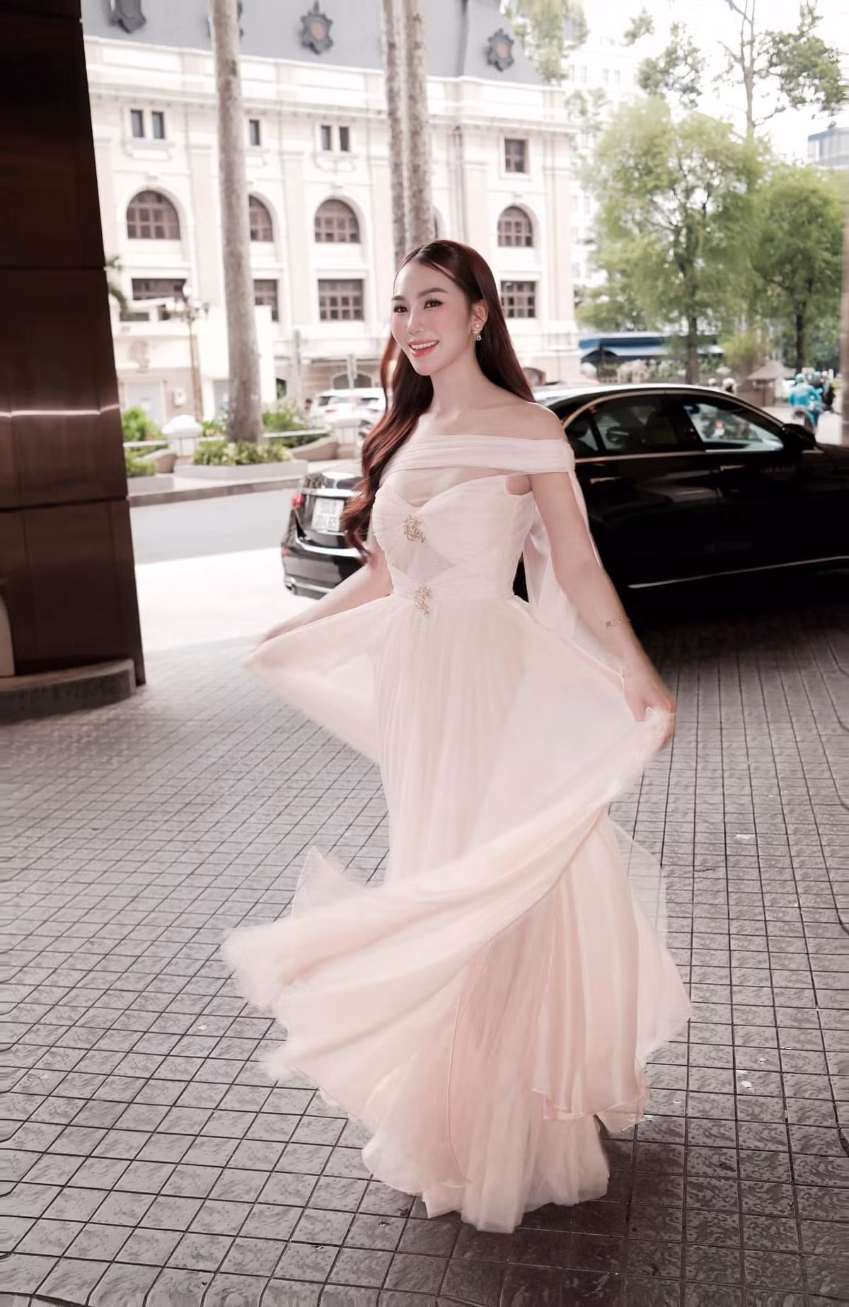 Hoàng Kim Chi là hot girl khá nổi tiếng với những video khoe cận cảnh nhan sắc xinh đẹp, ngọt ngào, mix&amp;match và các tips làm đẹp.