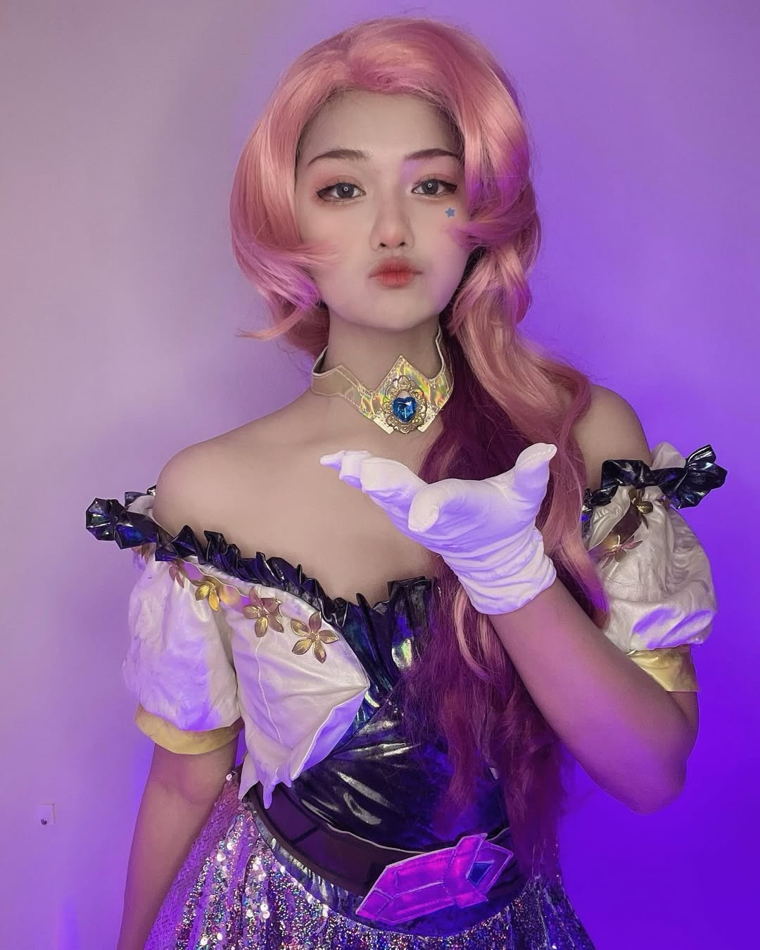 Với vẻ ngoài xinh đẹp, khả năng nhập vai xuất sắc cùng sự đầu tư chỉn chu vào trang phục và phụ kiện, Chika đã thành công chinh phục trái tim của người hâm mộ, khẳng định tài năng của mình trong giới cosplay. (Ảnh: IGNV)