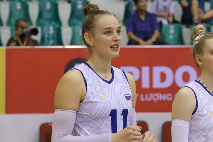 Không chỉ được đánh giá cao về chuyên môn, cô còn chiếm trọn cảm tình từ người hâm mộ với nụ cười thân thiện và những hành động gần gũi ngoài sân đấu.