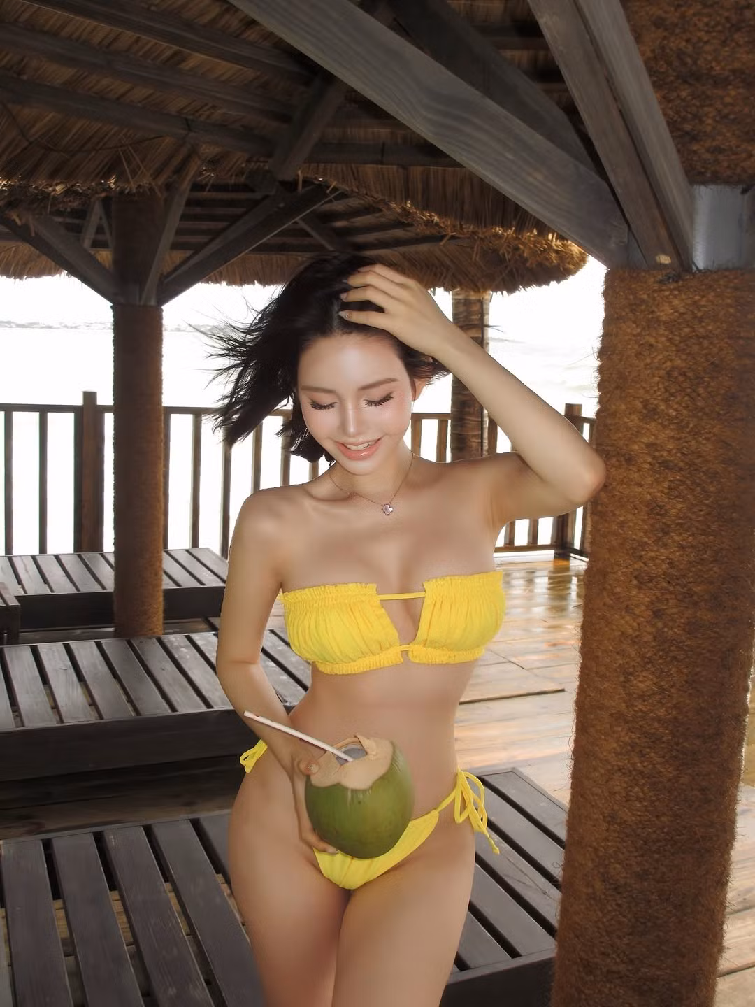 Mặc dù sở hữu chiều cao không quá nổi bật, nhưng tỷ lệ cơ thể cùng với cách lựa chọn trang phục đã giúp Thúy Quỳnh "ăn gian" chiều cao một cách hiệu quả, tạo nên hình ảnh cuốn hút trong mọi góc độ. (Ảnh: IGNV)