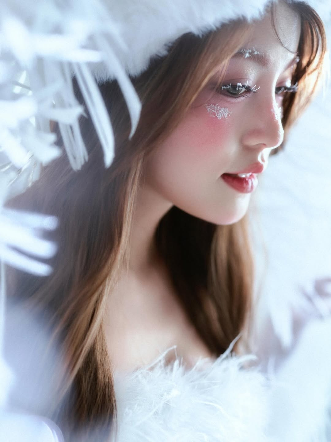 Loạt ảnh mới của cô nàng hot girl Tăng Mỹ Hàn vừa được đăng tải đã ngay lập tức thu hút sự chú ý của cộng đồng mạng. Với nhan sắc trong trẻo cùng gu thẩm mỹ tinh tế, cô nàng đã mang đến một hơi thở mùa đông đầy ngọt ngào và lãng mạn.(Ảnh: IGNV)