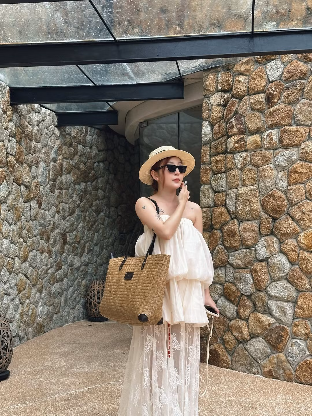 Cô thường xuyên cập nhật những hình ảnh xinh đẹp với phong cách thời trang sành điệu, trẻ trung trên trang cá nhân. (Ảnh: IGNV)