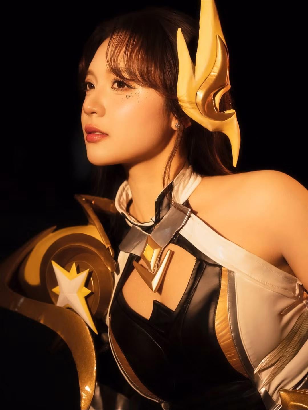 Gần đây, tại trận chung kết của Đấu Trường Danh Vọng (ĐTDV) mùa đông 2025, bên cạnh những màn đối đầu kịch tính và đầy cảm xúc, một nhân vật đã chiếm trọn spotlight trên sân khấu chính là MC Phương Thảo. (Ảnh: IGNV)