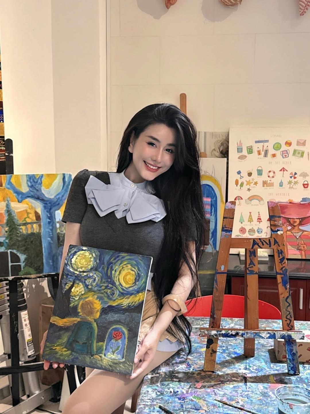 Trên trang cá nhân, không khó để bắt gặp hình ảnh cô nàng diện "cả cây" đồ hiệu đến từ các thương hiệu đình đám. (Ảnh: IGNV)