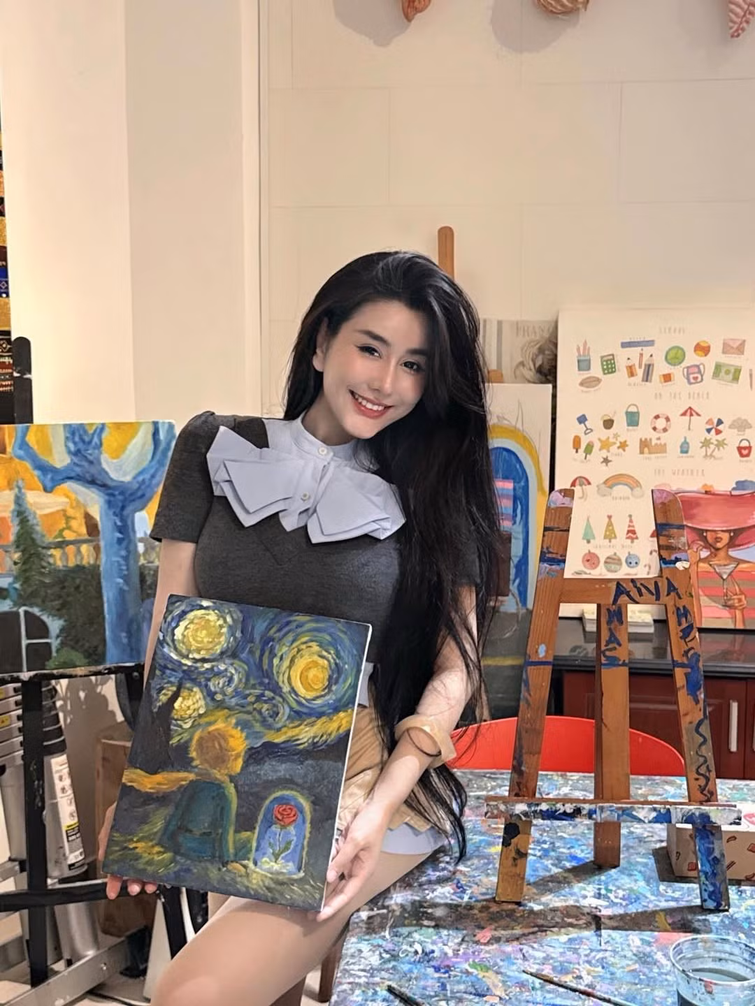 Trên trang cá nhân, không khó để bắt gặp hình ảnh cô nàng diện "cả cây" đồ hiệu đến từ các thương hiệu đình đám. (Ảnh: IGNV)