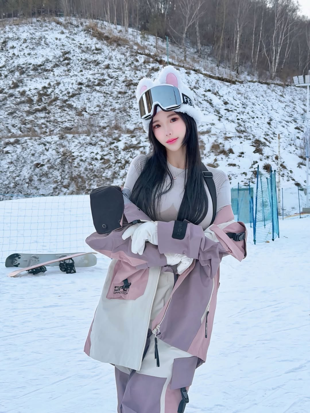 Amber Na sinh năm 1997 tại Malaysia, từng tốt nghiệp ngành Luật và Kinh doanh tại Singapore. Bất chấp sự phản đối từ gia đình, cô vẫn quyết tâm theo đuổi đam mê DJ và nhanh chóng gặt hái thành công. (Ảnh: IGNV)