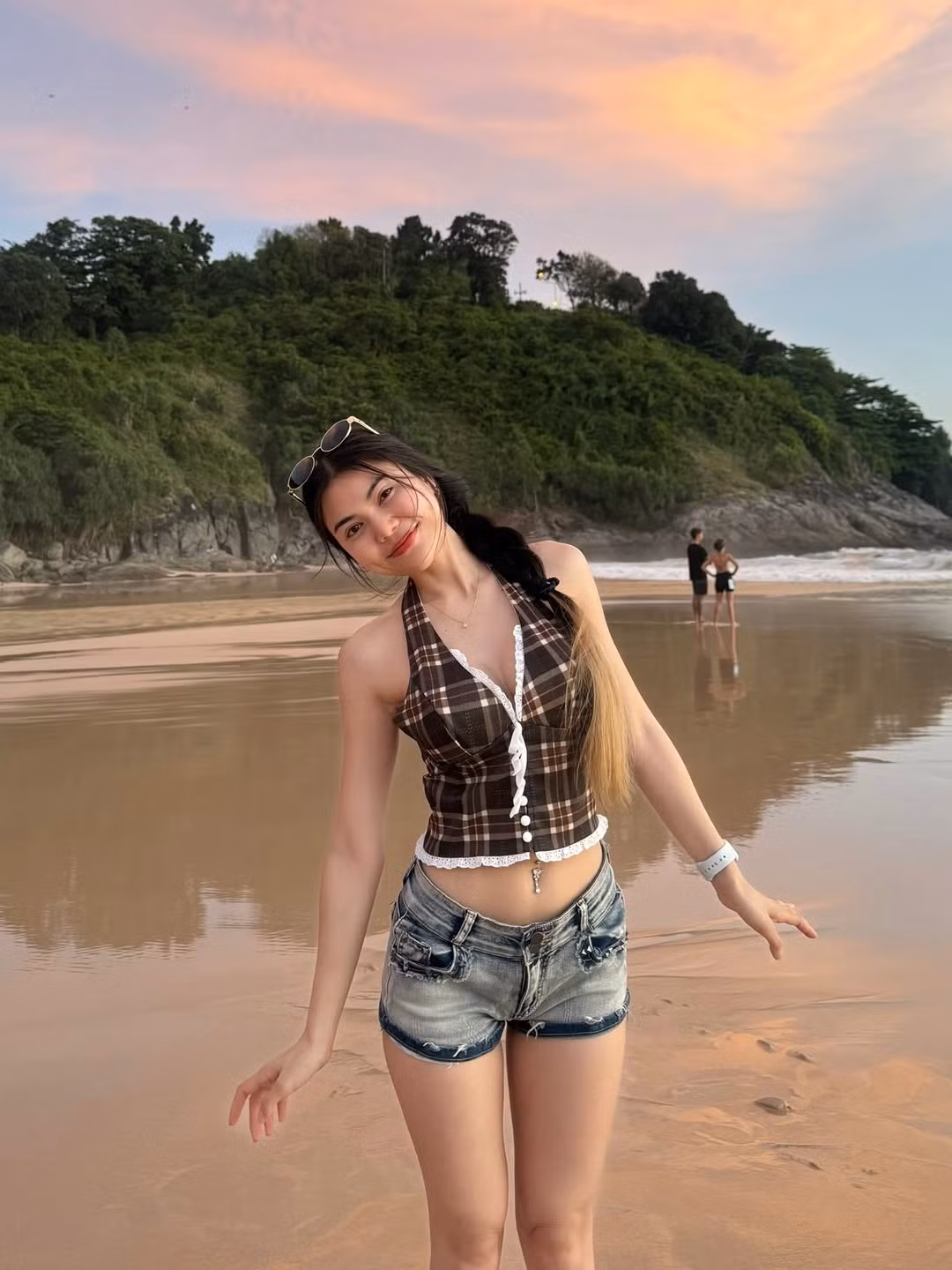 Trên trang cá nhân, ngoài công việc, cô nàng cũng thường xuyên chia sẻ về những chuyến du lịch đến các địa điểm khác nhau.