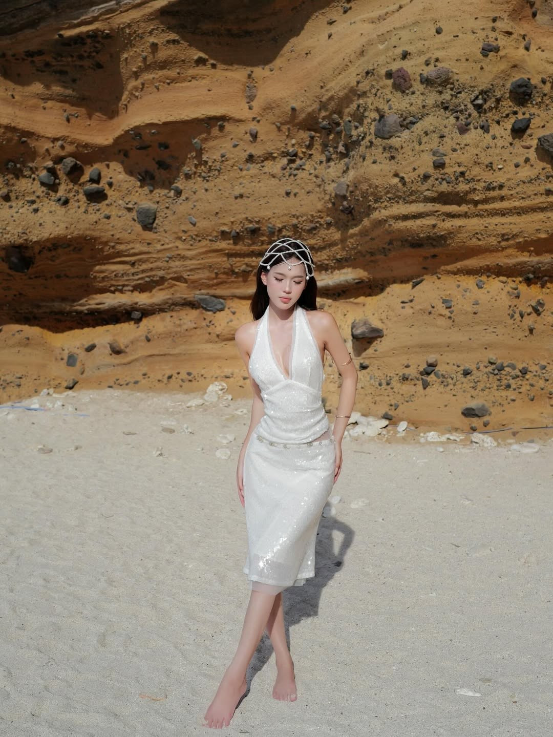 Wyn Anh đặc biệt ưa chuộng các item tôn dáng, khéo léo khoe lợi thế hình thể chuẩn. Nhiều người xem Wyn Anh là biểu tượng để học hỏi hoặc mua đồ theo phong cách của cô.