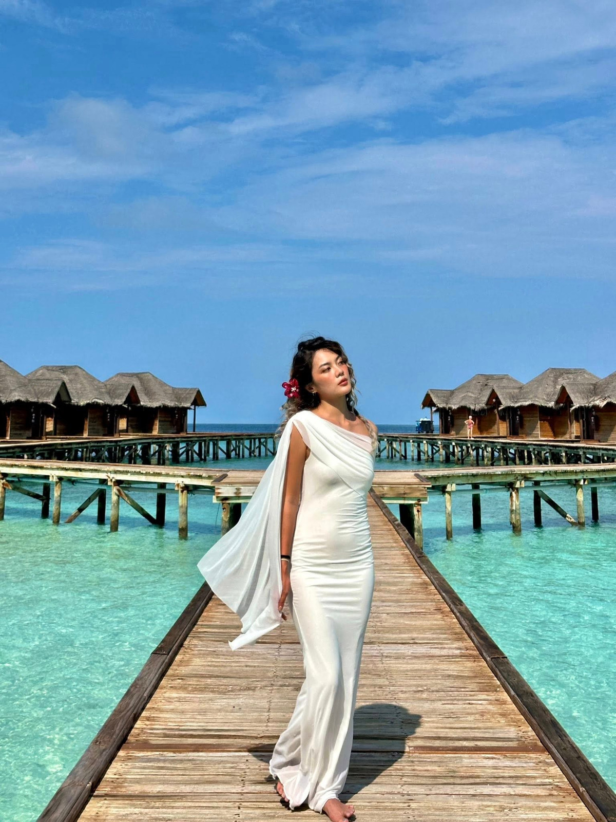 Ngược lại, không ít cư dân mạng bày tỏ sự lo ngại cho sức khỏe của nữ reviewer. Một số ý kiến gay gắt hơn cho rằng việc diện bikini giữa trời tuyết là "làm màu", "bất chấp để câu view" và không phù hợp khi ở nơi công cộng. (Ảnh: FBNV)