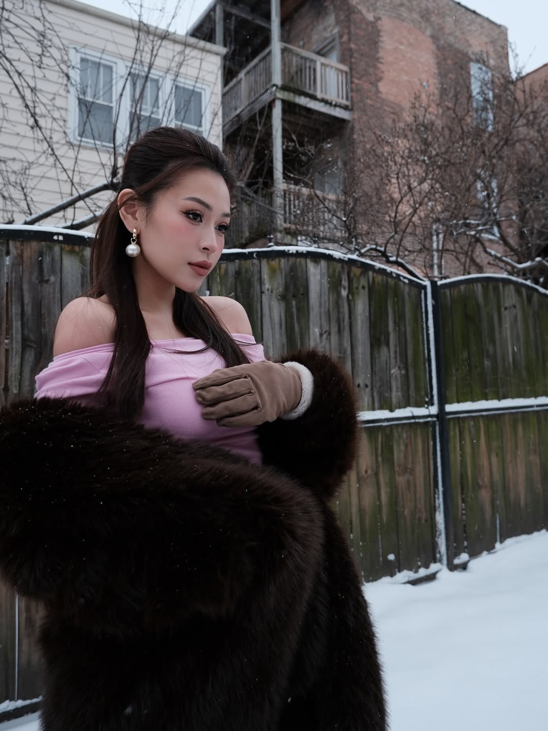 Nếu theo dõi Nguyên Newin đủ lâu, có thể thấy phong cách của cô đã có sự chuyển mình rõ rệt. Từ một cô gái ngọt ngào, nữ tính thời mới vào nghề, Nguyên hiện tại đã "lột xác" thành một quý cô quyến rũ và thời thượng. (Ảnh: IGNV)