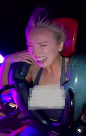 Video được đăng tải đã thu về nhiều ý kiến trái chiều, nhiều người cho rằng cô nàng đã cố tình diện trang phục không phù hợp khi đi chơi 1 trò cảm giác mạnh, một số khác bày tỏ cô gái đăng tải video với mục đích gây chú ý. (Ảnh: IGNV)