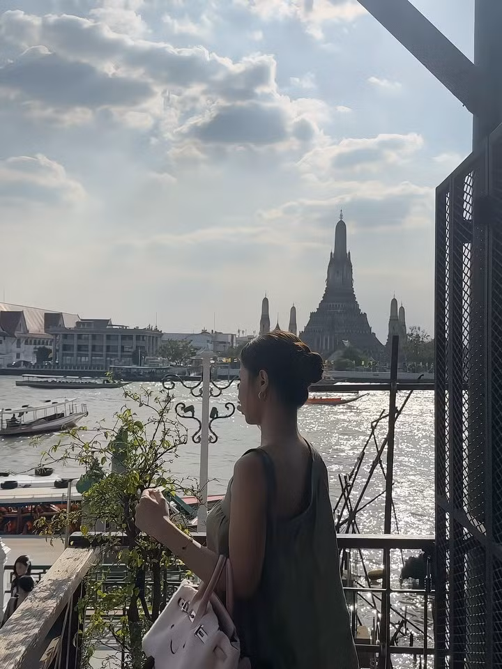 Không chỉ đi một mình, Tammy Phạm còn đăng tải hình ảnh thân thiết bên hội bạn thân. Cả nhóm cùng nhau ghi lại những kỷ niệm đáng nhớ trong chuyến du lịch đầu năm, cho thấy một kỳ nghỉ Tết 2026 đầy niềm vui và sự gắn kết. (Ảnh: IGNV)