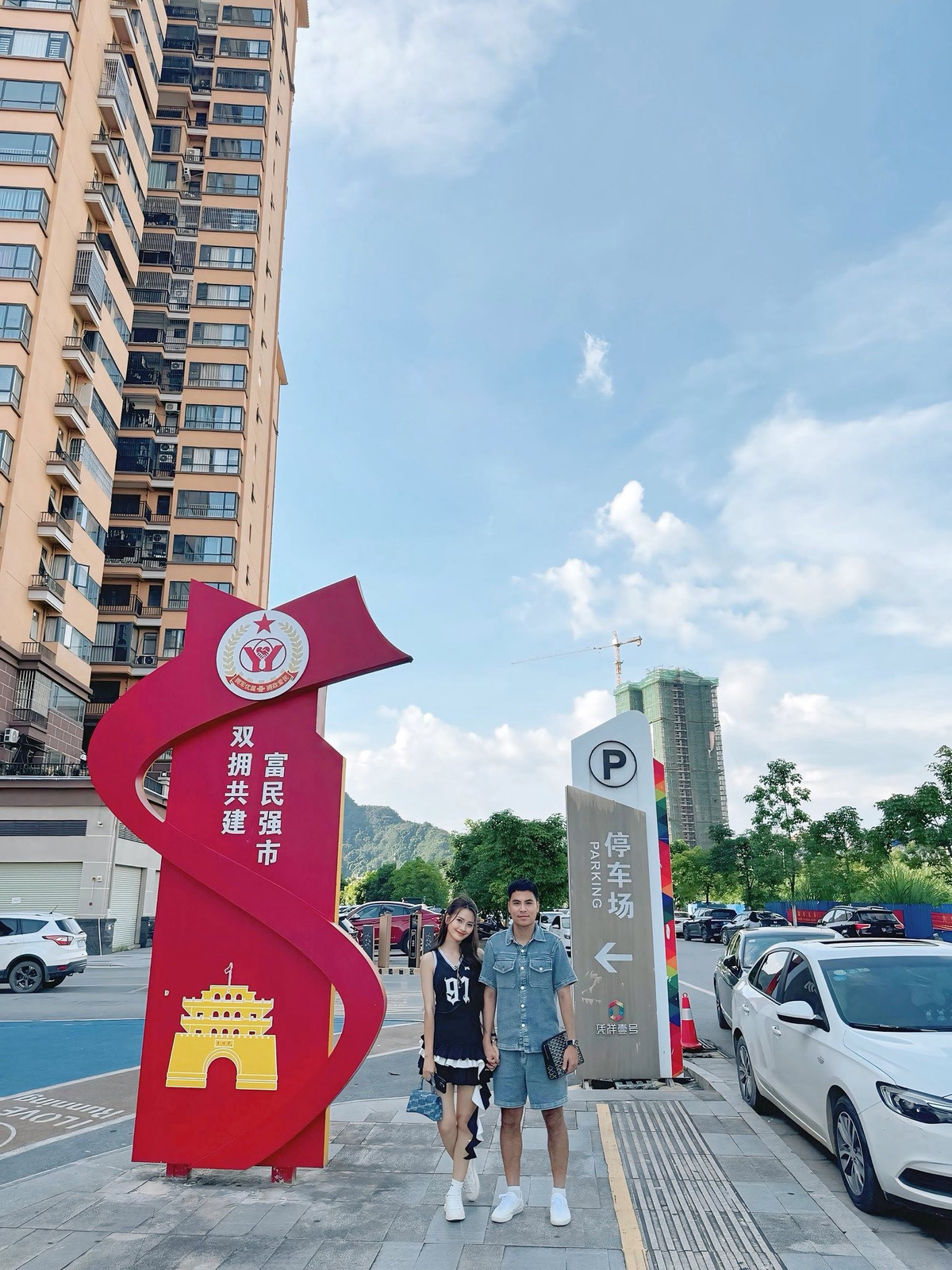 Loạt ảnh này đã nhanh chóng gây chú ý trên mạng xã hội, nhận được vô số lời khen ngợi về độ đẹp đôi và hạnh phúc của cặp đôi. (Ảnh: FB Nguyễn Huyền Trang)