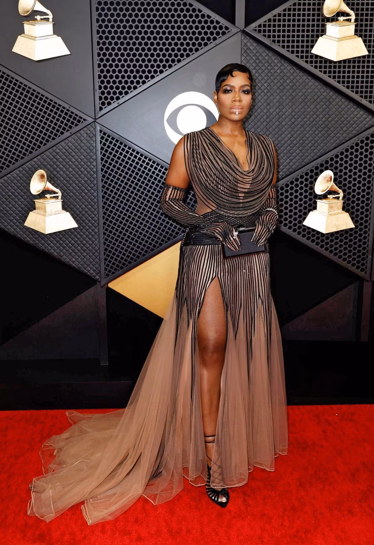 Tháng 2/2024, nữ ca sĩ, diễn viên người Mỹ Fantasia Taylor liên hệ với thương hiệu Công Trí để "đặt hàng" thiết kế riêng cho sự kiện lễ trao giải Grammy lần thứ 66 tại Los Angeles. Người đẹp 39 tuổi thu hút mọi ánh nhìn với thiết kế viền cổ áo xếp nếp, xẻ đùi trên và chân váy trong suốt.