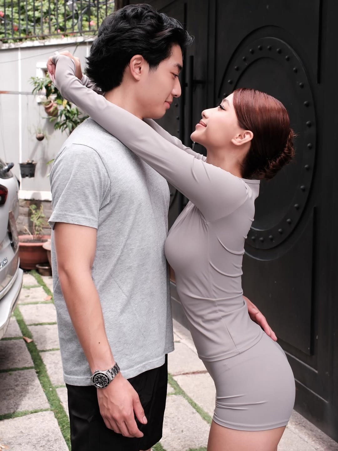 Ngay sau khi công khai tái hợp, Louis Phạm liên tục "đánh úp" người hâm mộ bằng những khoảnh khắc lãng mạn bên bạn trai. Loạt ảnh mới được đăng tải cho thấy cặp đôi Louis Phạm và Paul Lê không ngần ngại thể hiện tình cảm.