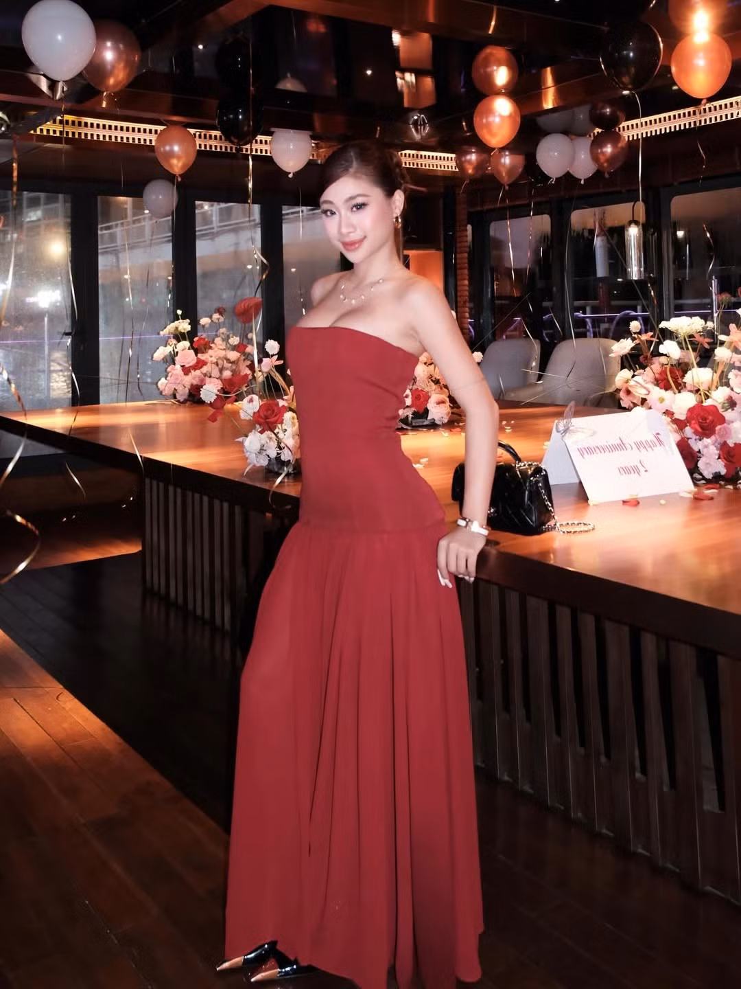 Mối tình này từng khiến nhiều người tiếc nuối khi Louis Phạm xác nhận chia tay vào tháng 4, và việc cả hai xóa ảnh chụp chung trên mạng xã hội vào tháng 3 đã dấy lên nhiều nghi vấn.