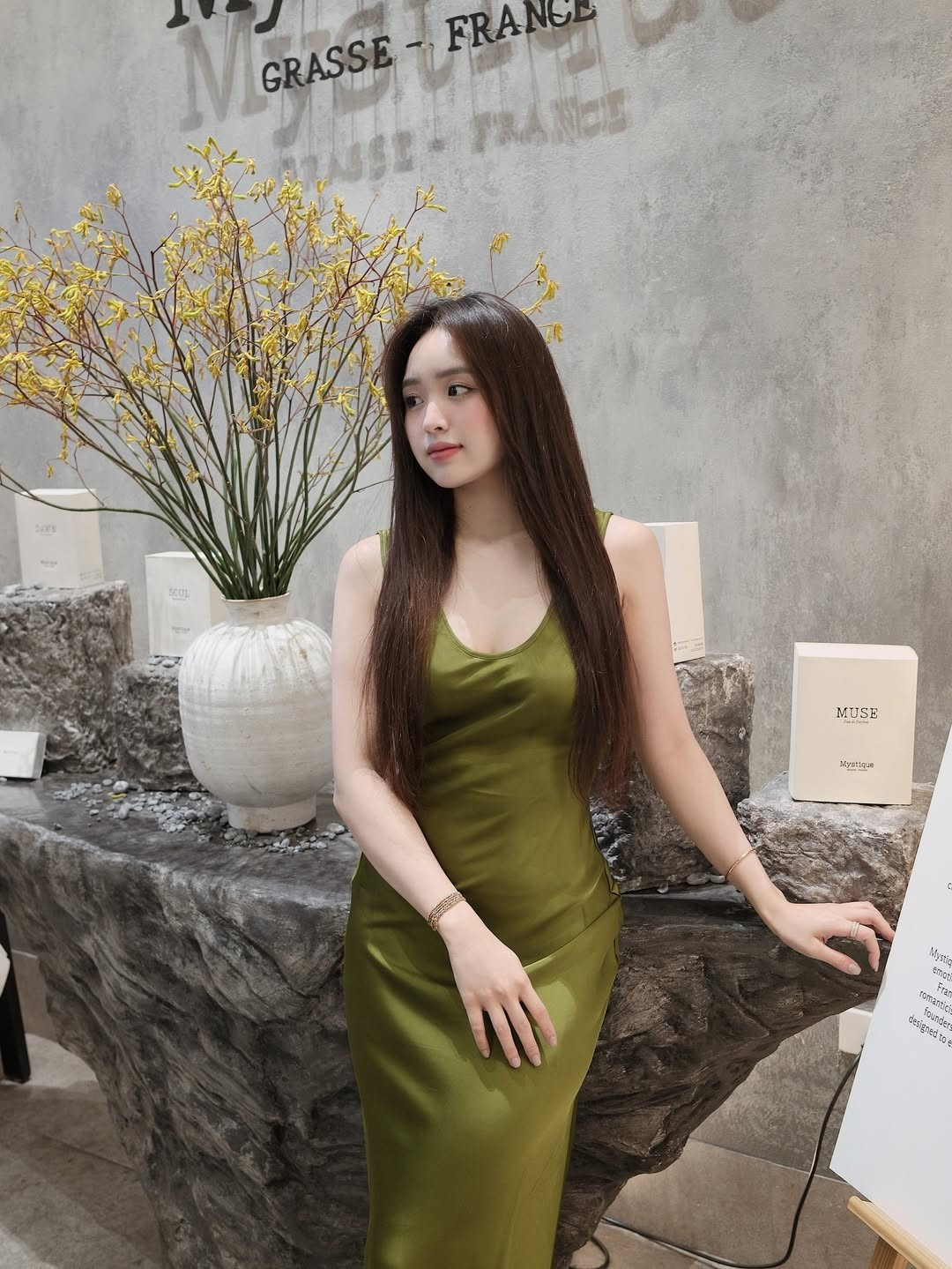 Xinh đẹp và nổi tiếng là thế, nhưng ít ai biết rằng Lê Phương Anh đã là mẹ 2 con. Bởi nhan sắc nổi bật nên hotgirl rất kín tiếng về đời tư và hình ảnh con cái.