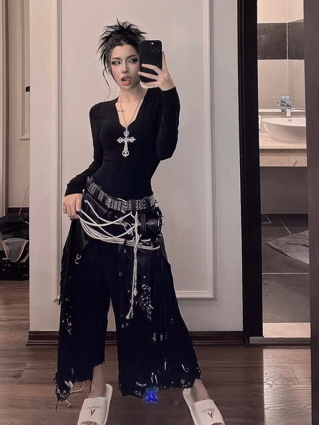 LyHan không phải là gương mặt xa lạ với giới trẻ. Trước khi chính thức debut với vai trò ca sĩ, cô từng là hot TikToker với gần 2 triệu người theo dõi, nổi tiếng với những clip vũ đạo và biến hình cuốn hút. (Ảnh: IGNV)