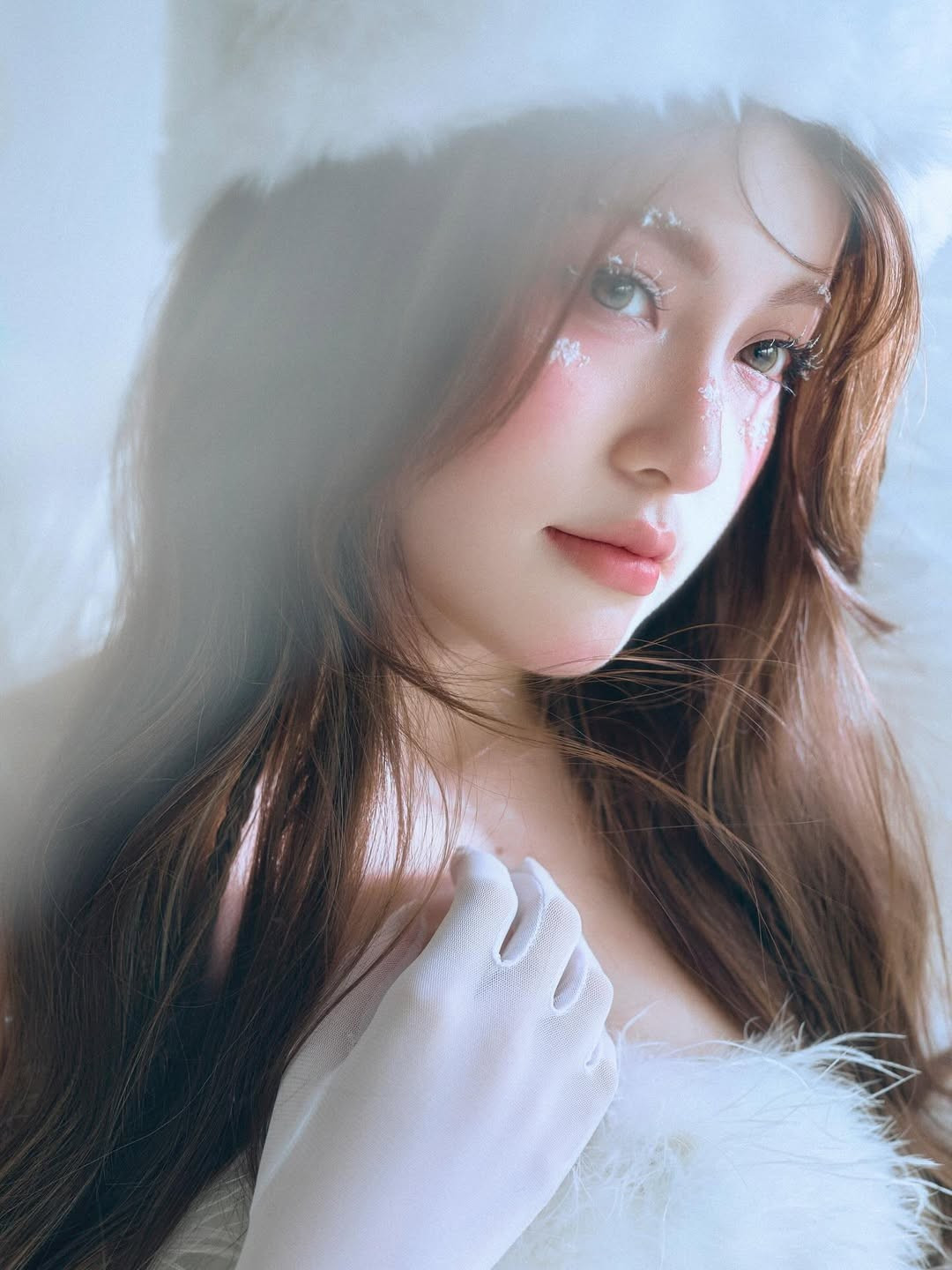 Dưới bài đăng, hàng loạt bình luận khen ngợi từ cư dân mạng đã dành cho bạn gái tin đồn của rapper HIEUTHUHAI: "Đúng là thiên thần đời thực!", "Visual này không cần bàn cãi nữa", "Style của cổ lúc nào cũng sang và chất"... (Ảnh: IGNV)