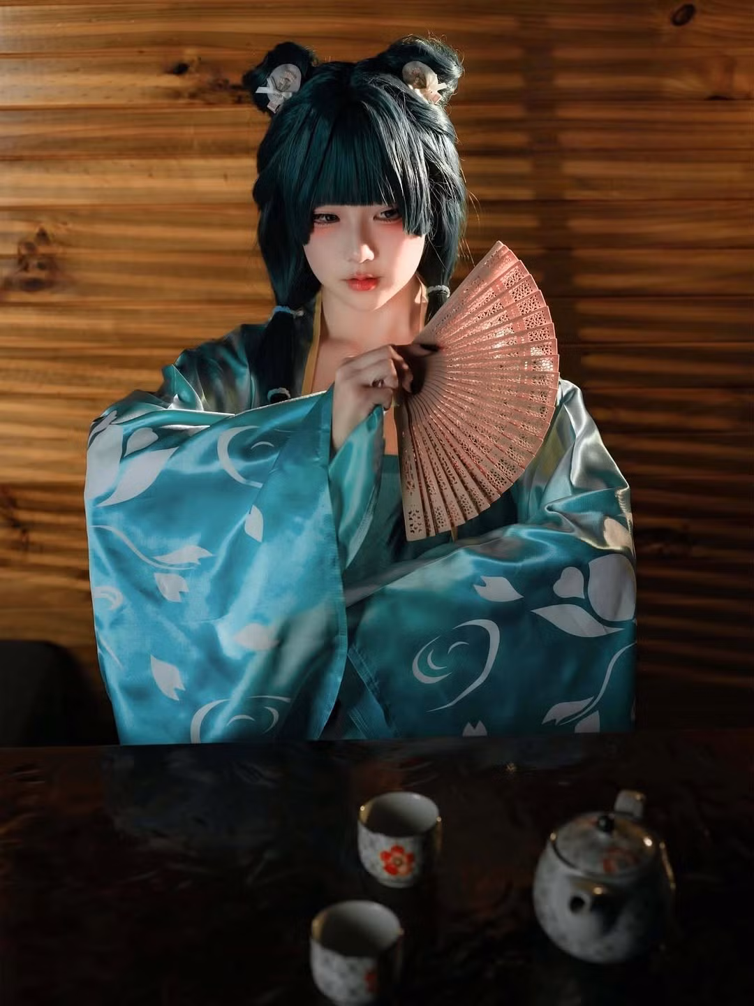 Sự đầu tư nghiêm túc vào trang phục kết hợp với thần thái diễn xuất chuyên nghiệp đã giúp cô nàng lột tả thành công vẻ đẹp vừa trong sáng vừa gợi cảm của vị tướng Janna. (Ảnh: IGNV)