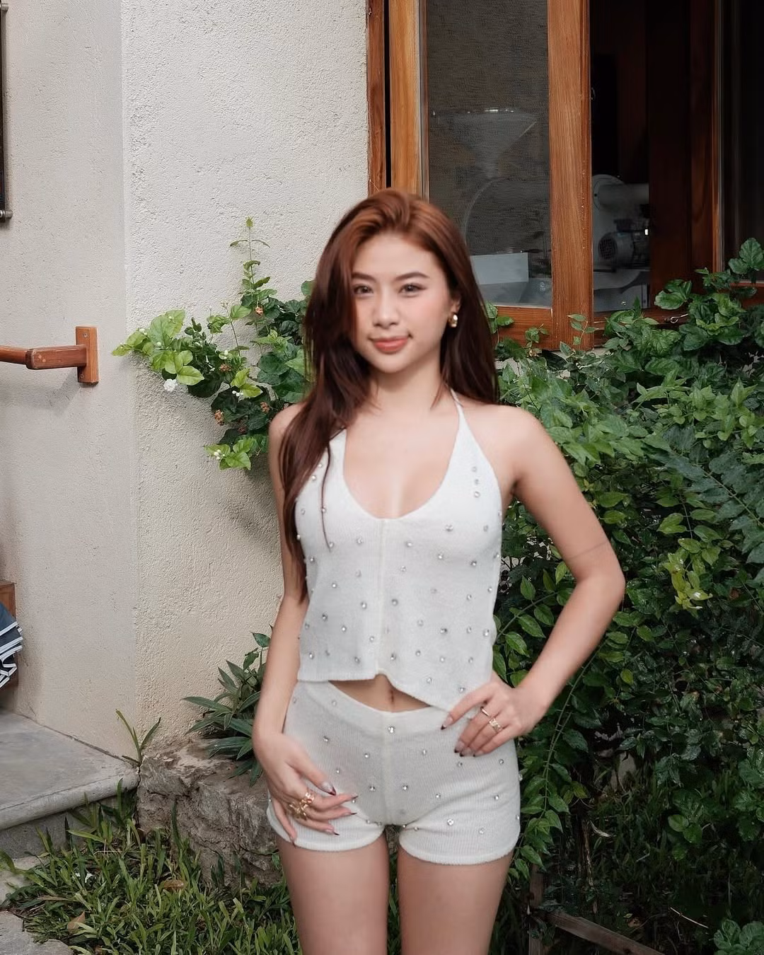 Hậu chia tay bạn trai Việt kiều, Louis Phạm ngày càng thăng hạng nhan sắc. Cô nàng liên tục diện những outfit bó sát khoe body cực phẩm.