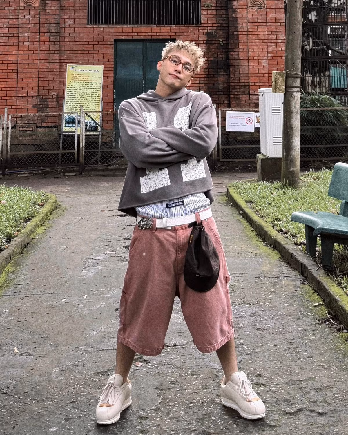 Giống như những lần bất ngờ ghé thăm các địa điểm công cộng trước đây (như cà phê bệt Nhà thờ Đức Bà TP.HCM hay ngồi xích lô dạo Hồ Tây Hà Nội), việc Sơn Tùng M-TP check-in tại Thảo Cầm Viên được dự đoán sẽ tạo nên một "hot trend" mới, thu hút thêm nhiều bạn trẻ và người hâm mộ đến tham quan và tìm kiếm những góc chụp ảnh tương tự. (Ảnh: FBNV)