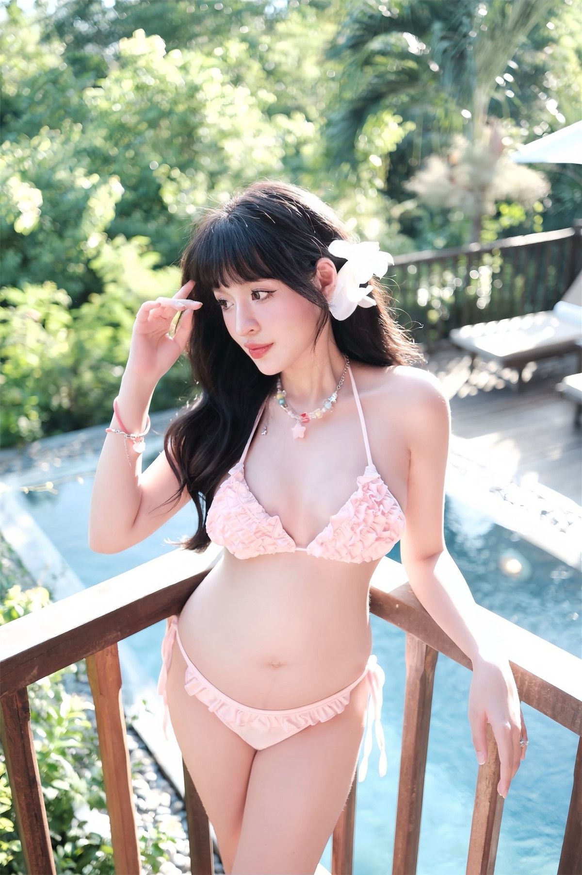 Việc cô tự tin diện bikini khi bụng bầu vượt mặt cũng đã truyền cảm hứng cho nhiều mẹ bầu khác về việc tự tin với những thay đổi của cơ thể. (Ảnh: FBNV)