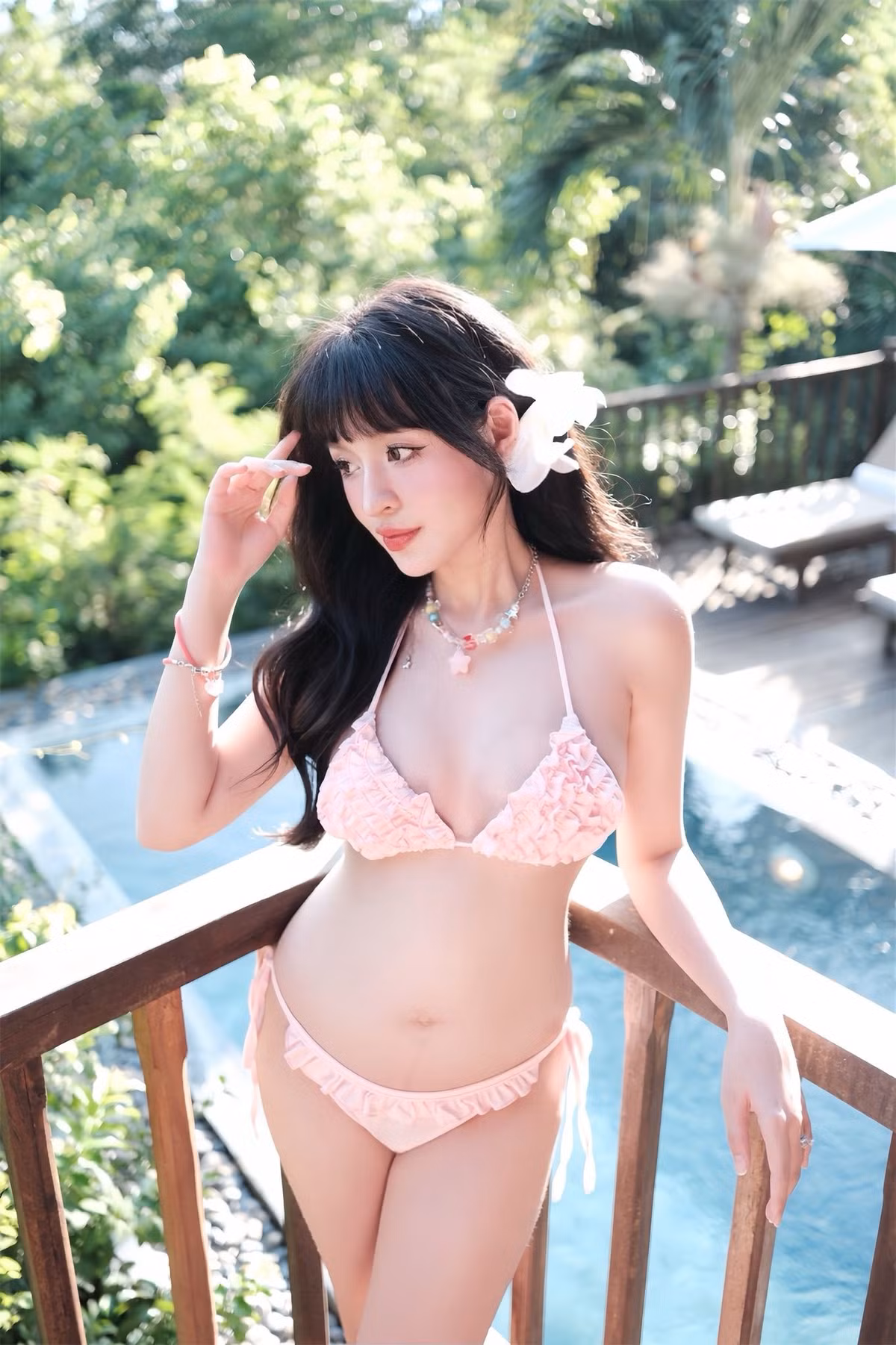 Việc cô tự tin diện bikini khi bụng bầu vượt mặt cũng đã truyền cảm hứng cho nhiều mẹ bầu khác về việc tự tin với những thay đổi của cơ thể. (Ảnh: FBNV)