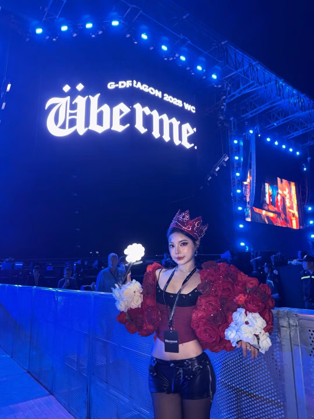 Lê Ngọc Bảo Yến đã chứng minh sự đầu tư nghiêm túc và tình yêu dành cho G-Dragon thông qua bộ trang phục "cheap moment" đỉnh cao khi tham dự đêm diễn.(Ảnh: IGNV)