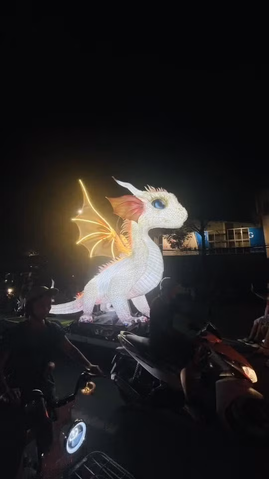 Mô hình này gây ấn tượng mạnh mẽ nhờ sự kết hợp độc đáo giữa tạo hình linh vật truyền thống và phong cách kỳ ảo trẻ trung. (Ảnh: Tổng hợp)