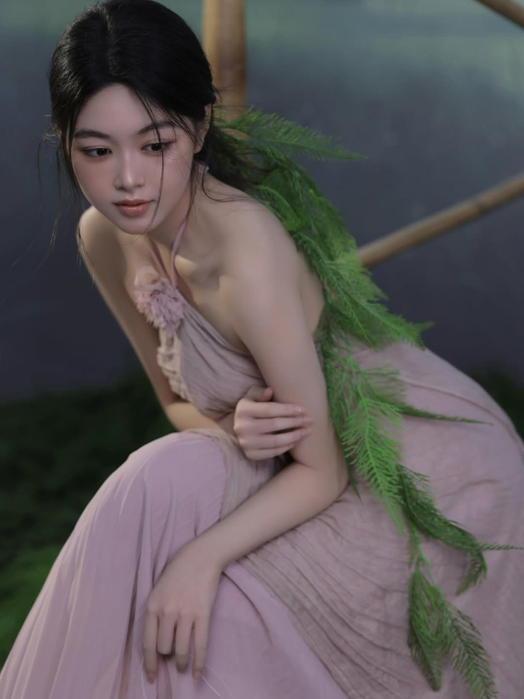 Ái nữ nhà Quyền Linh - Lọ Lem (tên thật Mai Thảo Linh) vừa khiến cộng đồng mạng xao xuyến khi hóa thân thành nàng thiếu nữ xưa trong sắc yếm hồng thướt tha. (Ảnh: IGNV)