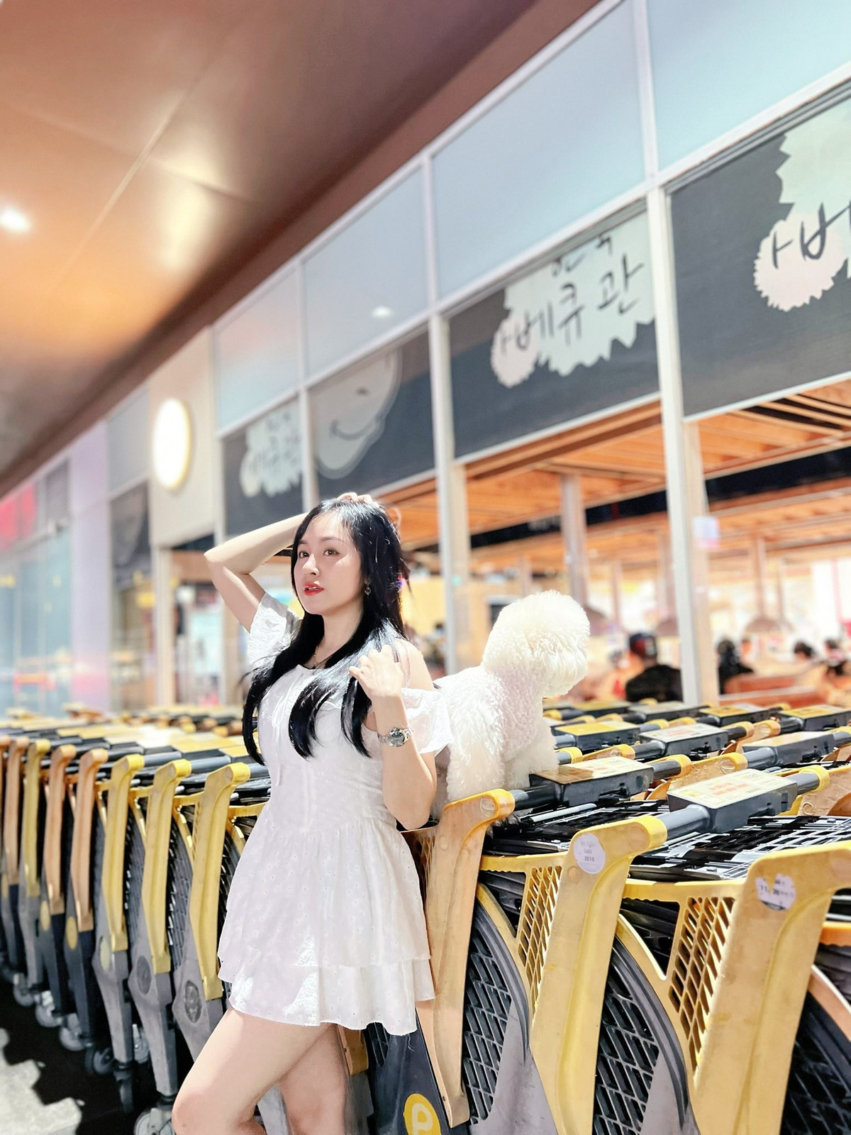 Cô dành thời gian để chăm sóc gia đình, chăm sóc bản thân, tập gym để rèn luyện sức khỏe, vóc dáng, và tìm thấy sự an lành qua việc đi chùa tĩnh tâm. (Ảnh: IGNV)