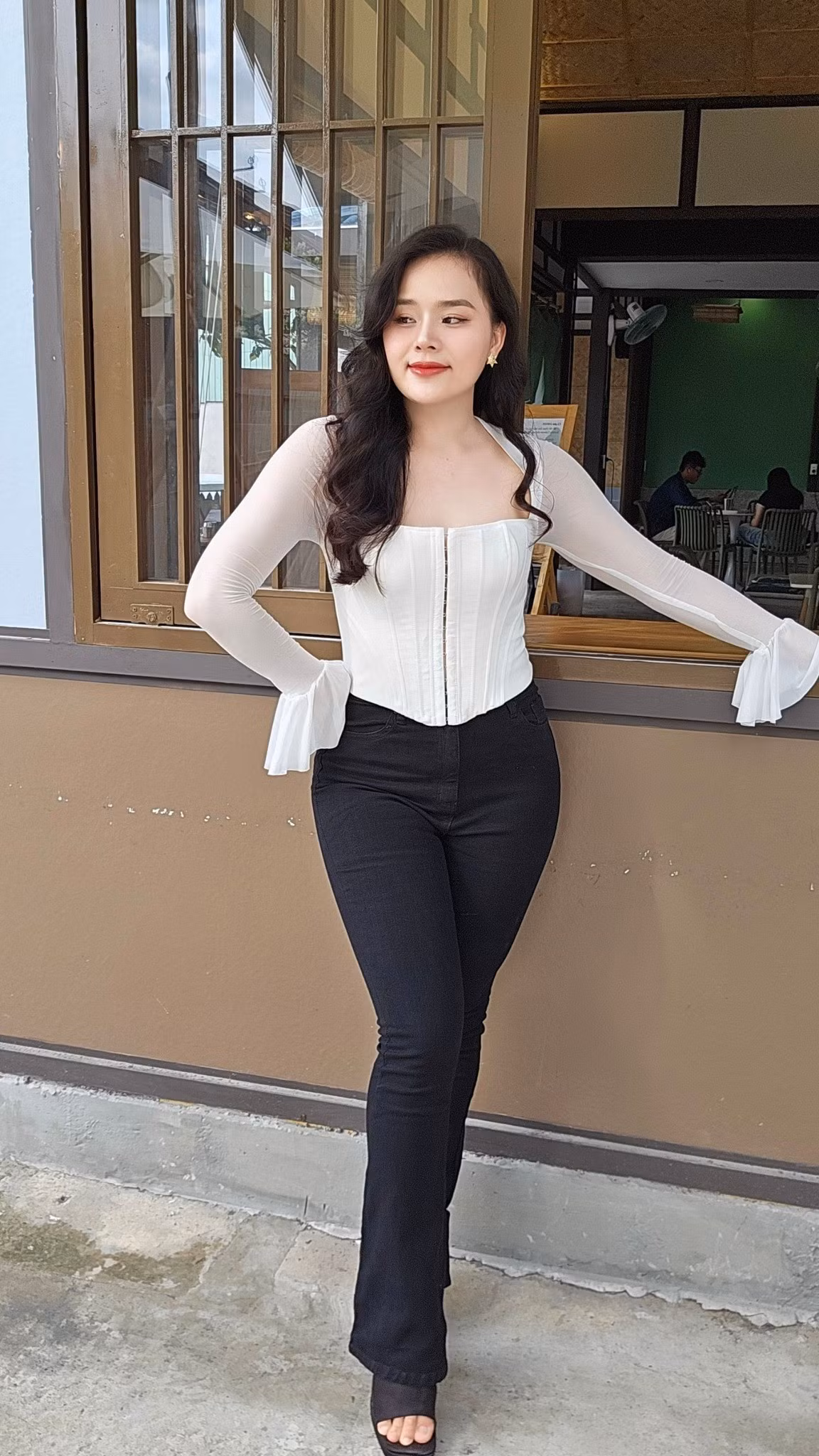 Sau khi nổi tiếng, trang cá nhân của Ngân Thảo tăng lượt theo dõi chóng mặt, công việc bán hàng online của cô ngày càng đắt khách, giúp cuộc sống sung túc hơn trước rất nhiều. (Ảnh: FBNV)