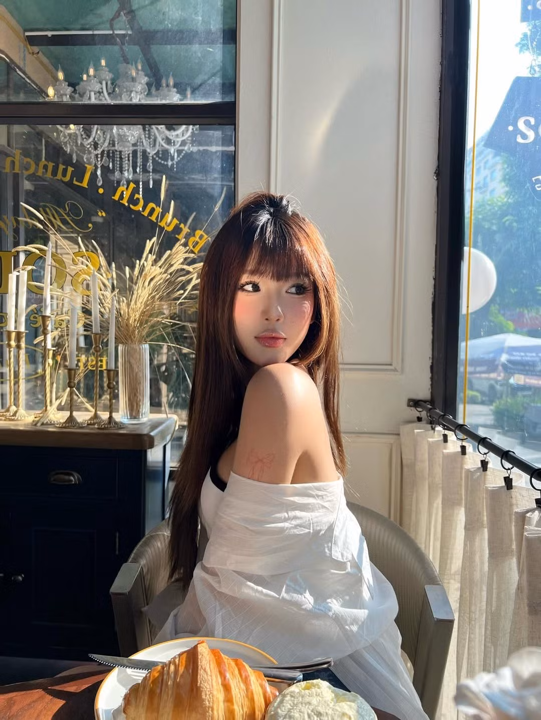 Loạt ảnh của Wyn Anh nhận được nhiều lời khen ngợi từ cộng đồng mạng vì gu thời trang bắt kịp xu hướng và thần thái tự tin, rạng rỡ của cô nàng. (Ảnh: IGNV)