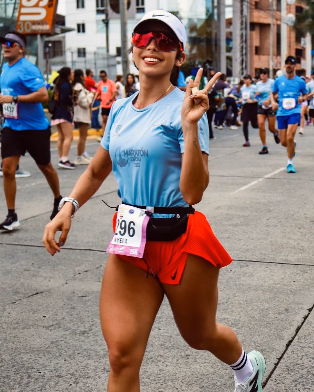 Khoảnh khắc cô gái mang bầu tham gia giải chạy đã lan tỏa thông điệp tích cực về sức khỏe, tinh thần lạc quan và ý chí vượt lên giới hạn bản thân. Danh của cô nàng cũng nhanh chóng được tìm ra, đó là Danyela Borrero.