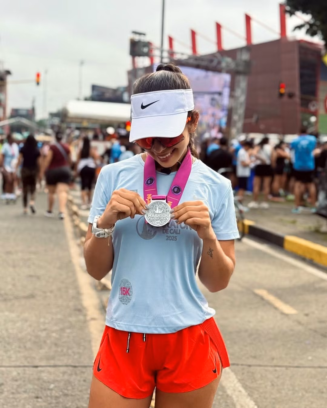 Trong giải chạy gần đây, dù mang bụng bầu, cô nàng vẫn hoàn thành đường chạy 21km. Thành tích này khiến nhiều người bày tỏ sự ngưỡng mộ.