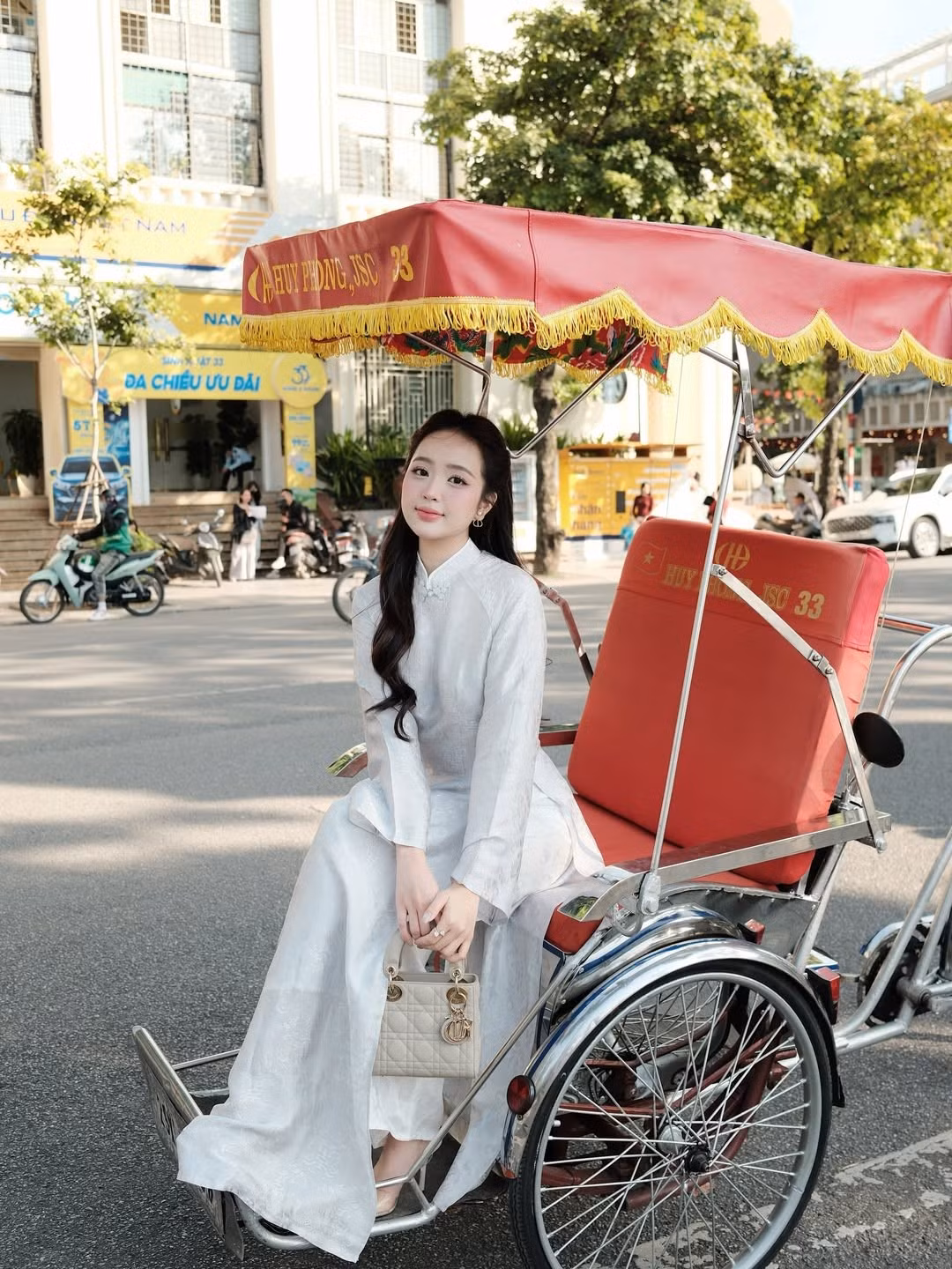 Nhiều người hâm mộ nhận xét rằng, thời gian gần đây, Lê Phương Anh đang dần chuyển mình sang phong cách mặn mà, trưởng thành hơn. (Ảnh: IGNV)