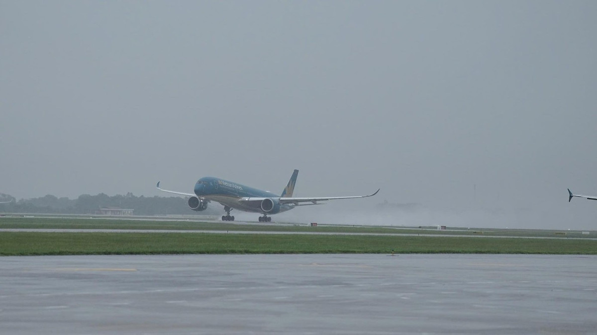 Nhiều chuyến bay của Vietnam Airlines và Vietjet trong ngày 23-24/9 bị hủy vì bão Ragasa. Ảnh: VNA.