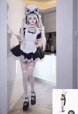 Điểm nhấn là mái tóc bạch kim buộc hai bên và phụ kiện cài đầu độc đáo, khiến cô trông hệt như một nhân vật bước ra từ anime. (Ảnh: IGNV)