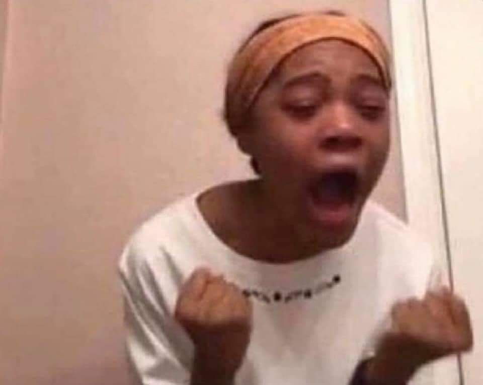 Biểu cảm hài hước, "quá lố" của cô nàng khiến chiếc meme này được sử dụng hàng triệu lần trên khắp các nền tảng. (Ảnh: Tổng hợp)