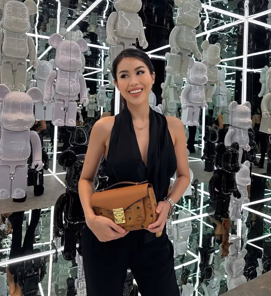 Với xuất thân từ gia đình sở hữu "đế chế" hàng hiệu, đám cưới của Tiên Nguyễn được dự đoán sẽ là một sự kiện quy mô lớn, xa hoa, và quy tụ dàn khách mời đình đám trong giới doanh nhân, giải trí cả trong và ngoài nước. (Ảnh: IGNV)