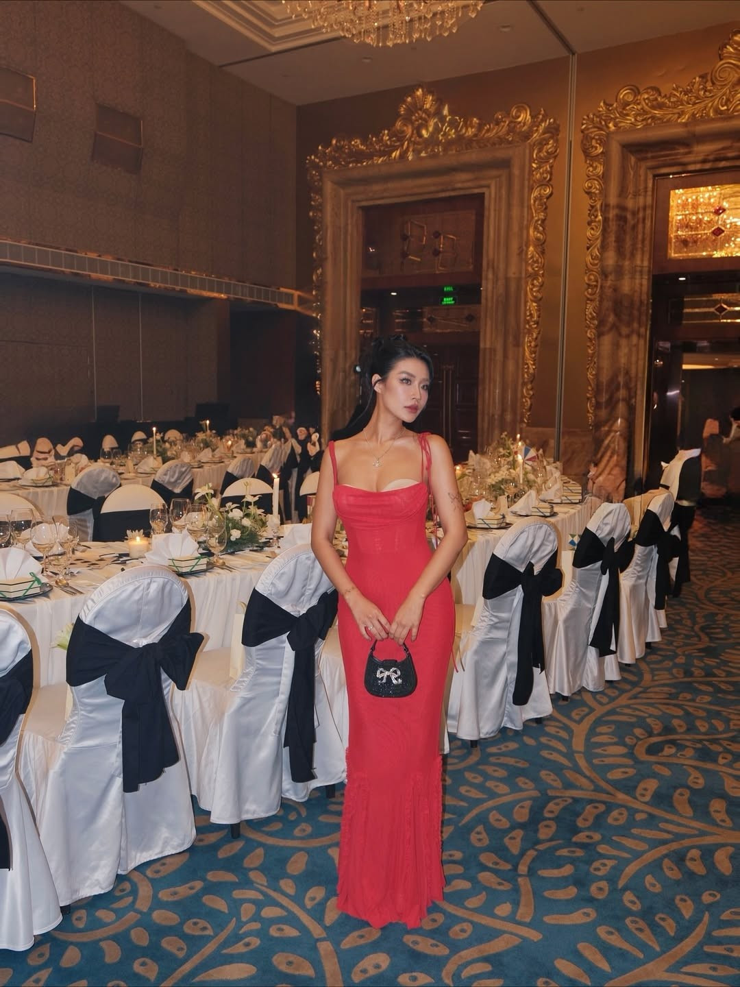 Bà xã nam rapper thường xuyên theo đuổi phong cách gợi cảm, hiện đại. Dù sở hữu chiều cao khiêm tốn, cô luôn biết cách lựa chọn trang phục để "hack" dáng, khoe trọn lợi thế hình thể. (Ảnh: IGNV)